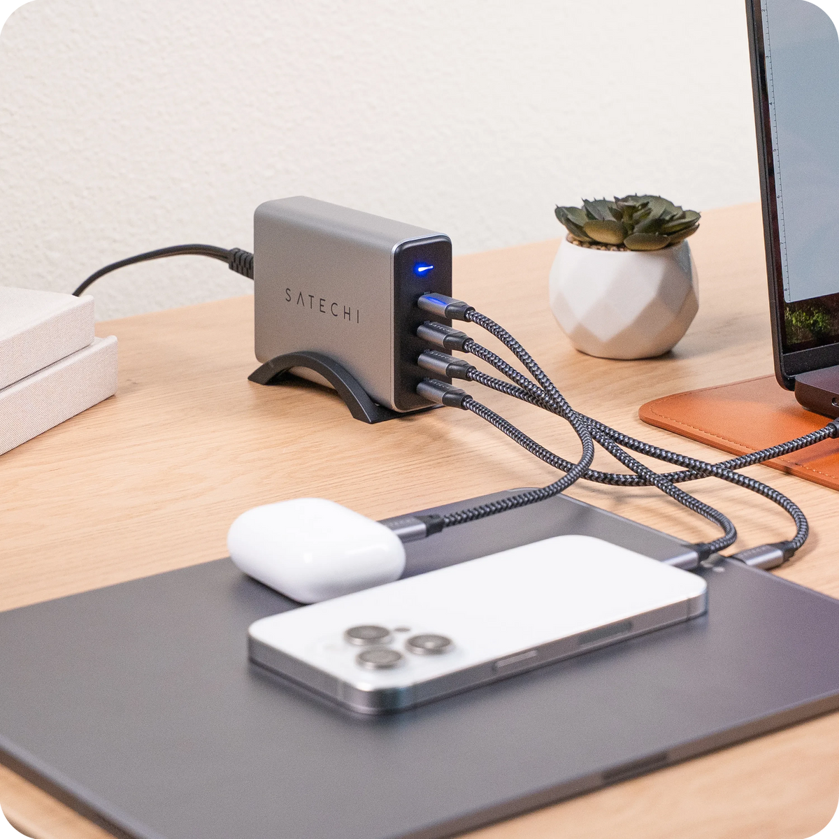 165W USB-C 4-Port PD GaN Charger Satechi EU