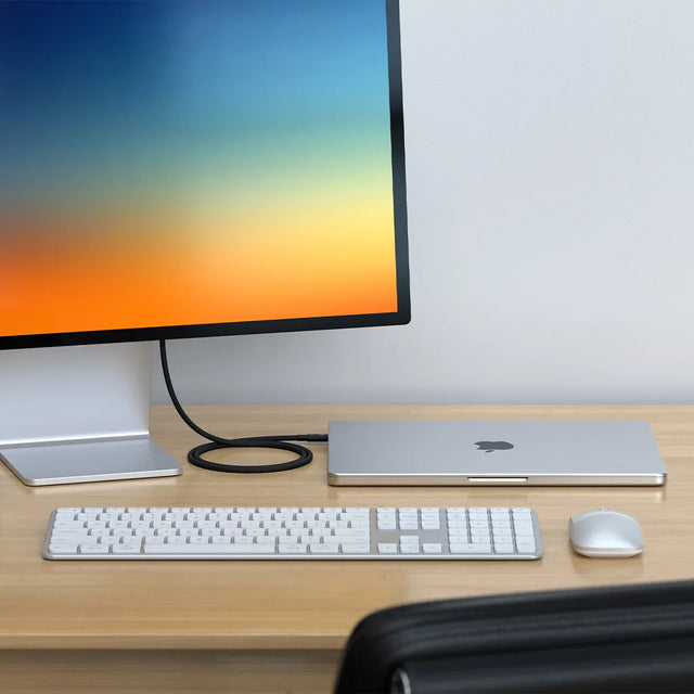 Satechi Thunderbolt 5 Pro Cable
connecting a MacBook to an external monitor, supporting dual 8K@60Hz display.