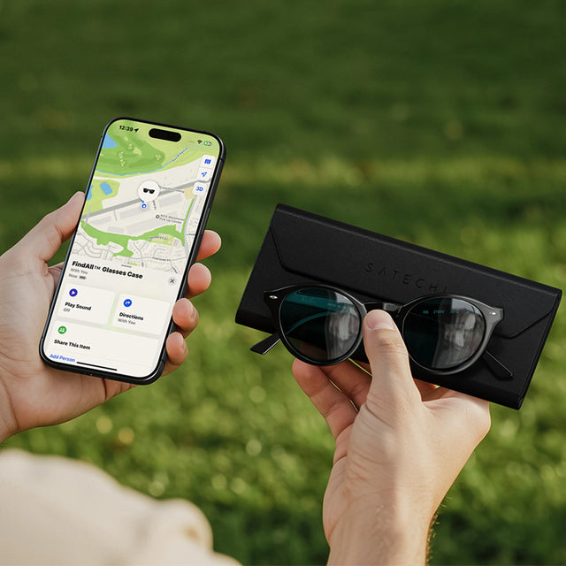 Person holding a Vegan-Leather FindAll™ Glasses Case with an iPhone actively tracking it and its location displayed on Find My app. 