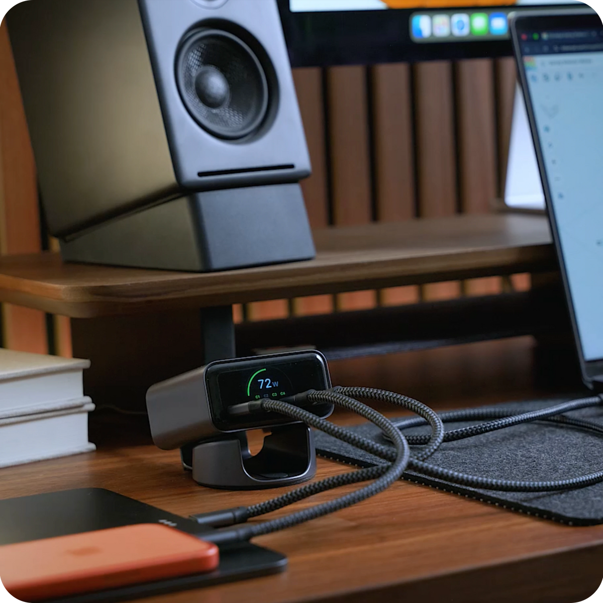 ChargeView™ 140W Desktop Charger Satechi US
