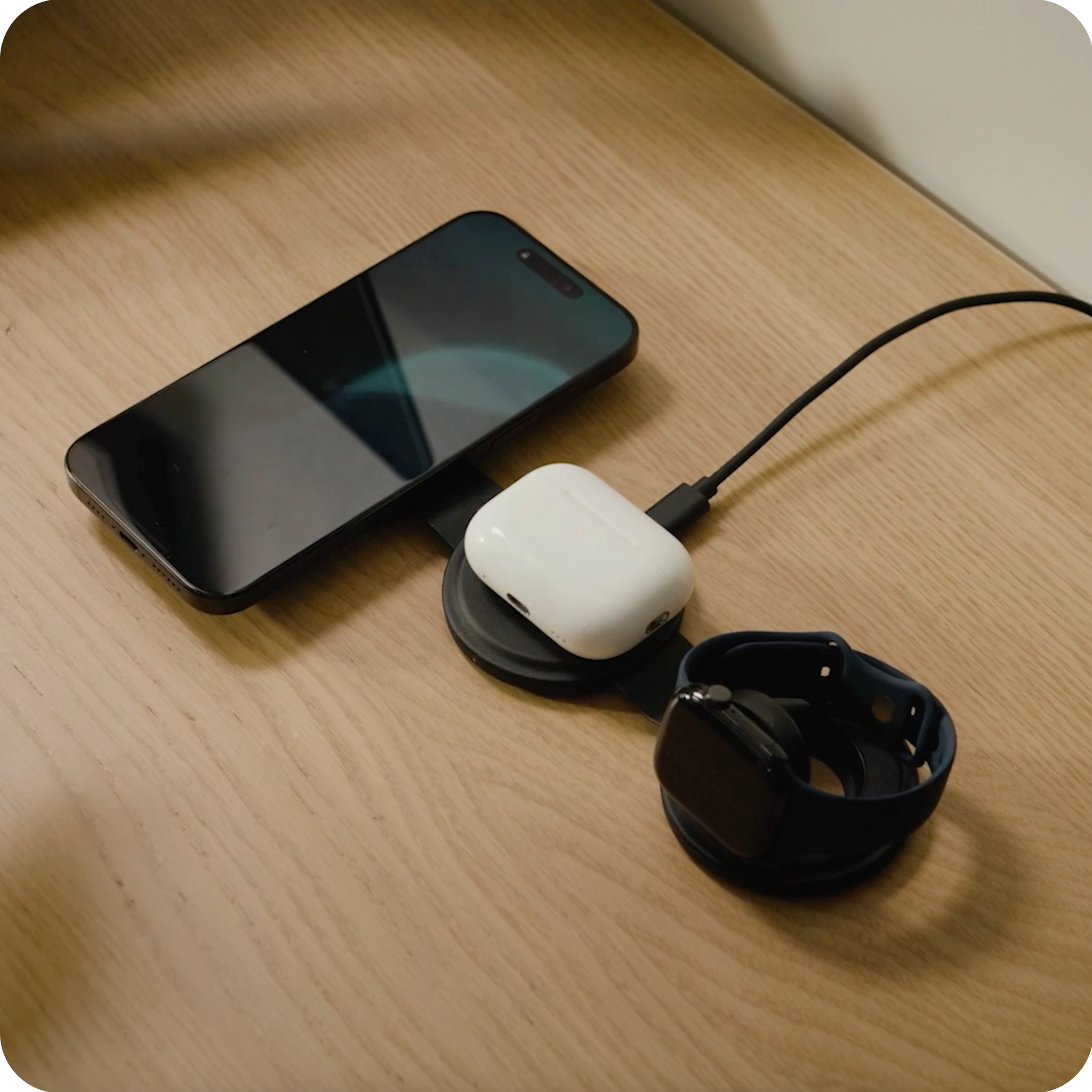 OntheGo™ 3-in-1 Charger Satechi Sand 
