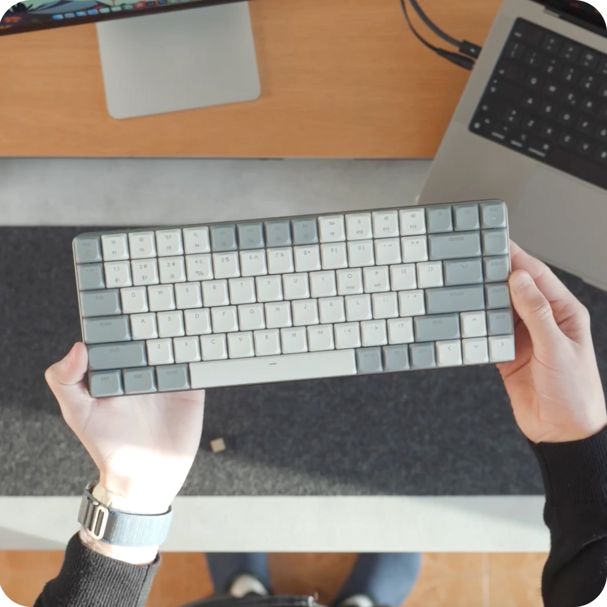 SM1 Slim Mechanical Backlit Bluetooth Keyboard Satechi Light 