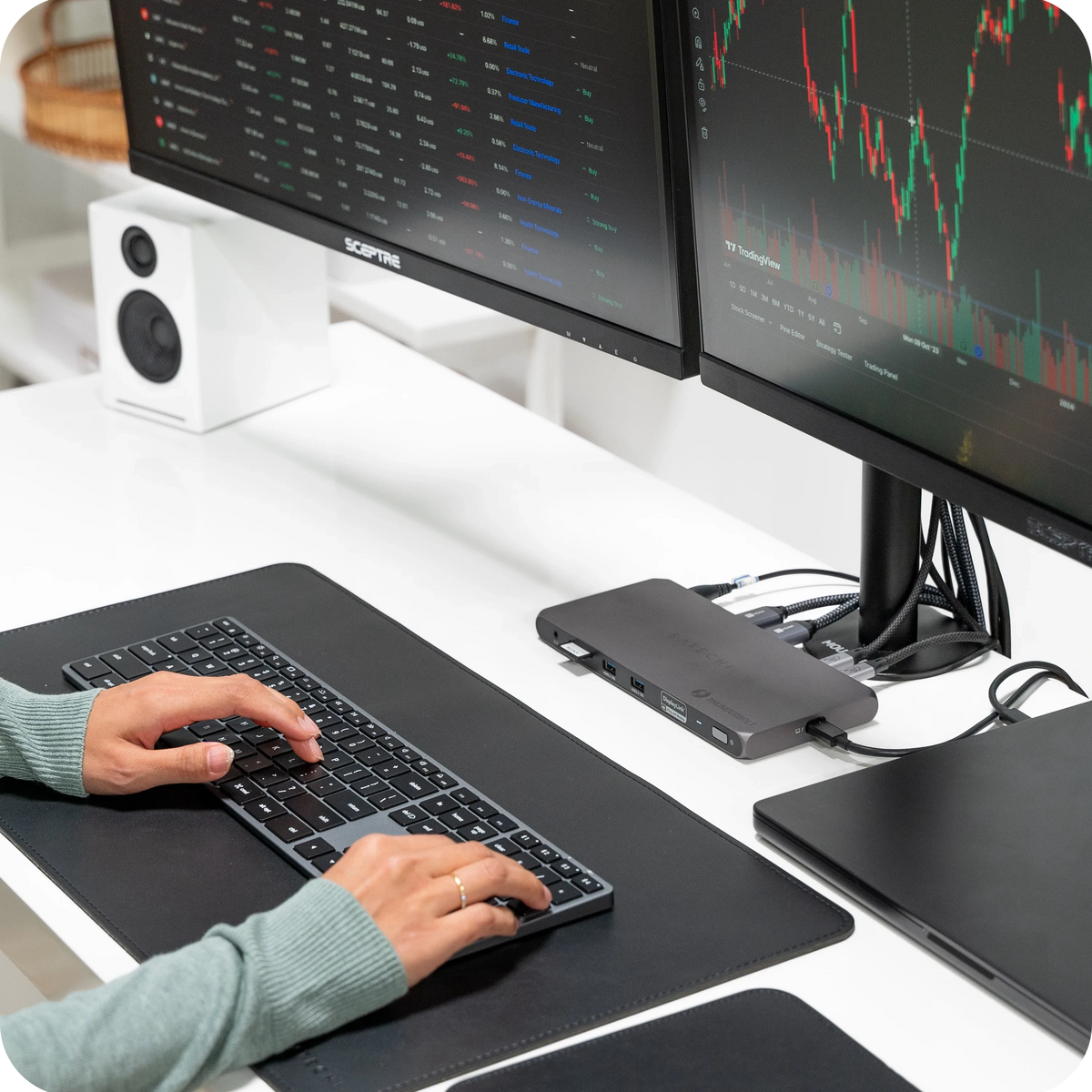 Thunderbolt 4 Multi-Display Docking Station Satechi US