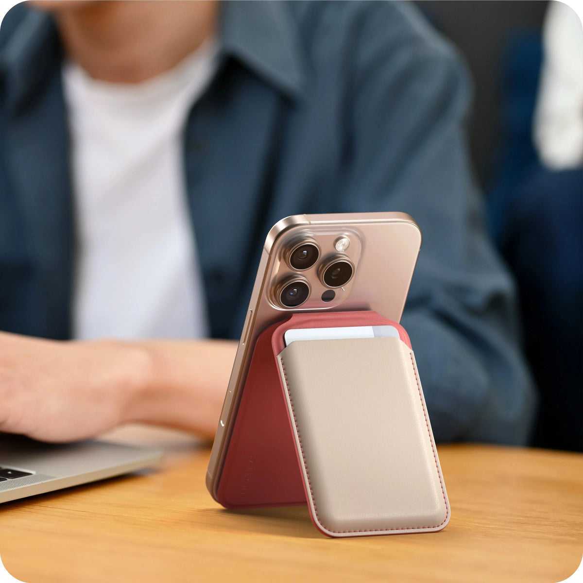 Vegan-Leather Magnetic Wallet Stand Satechi Coral Pink